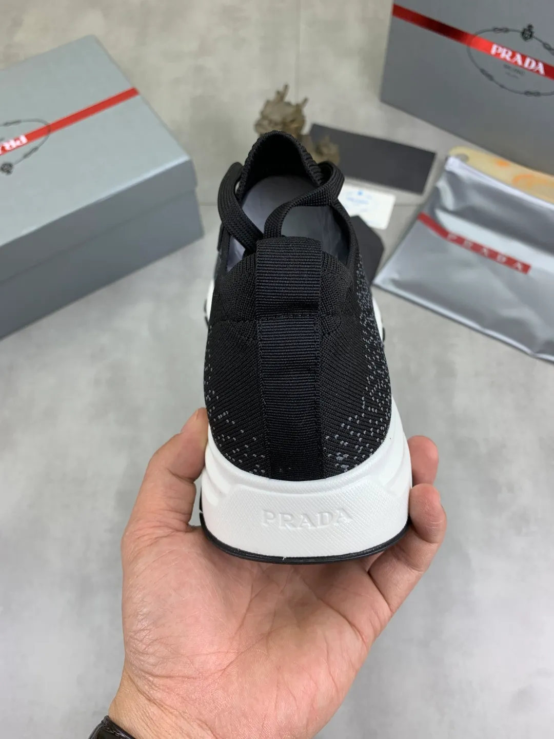 Men's Men's Shoes 💰P500💰【New Style】 (PRADA) The latest model of men's shoes has been launched on the official website in 1:1 copy, synchronized with Hong Kong counters, and on the same catwalk; all made of cowhide Epoxy mesh ➕Imported breathable fabric with cowhide lining, 🍡🍡Original 1:1 rubber outsole, non-slip and wear-resistant; comfortable on the feet, attractive style, fine workmanship, and simple and neat shoe lasts, highlighting a man's boldness and toughness, 👍size 38 to 44 3⃣️Color🉑️Choose